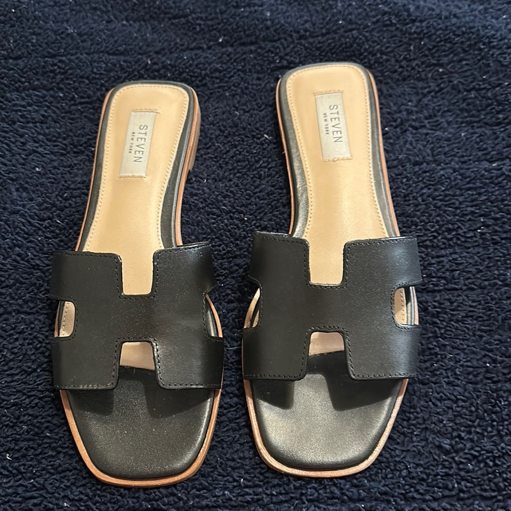 Steve Madden sandals. Worn twice and a size 8.